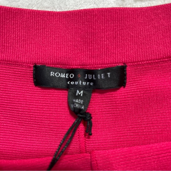 ROMEO AND JULIET COUTURE Women Raspberry Pleated Mini Skirt Size Medium - Picture 4 of 8